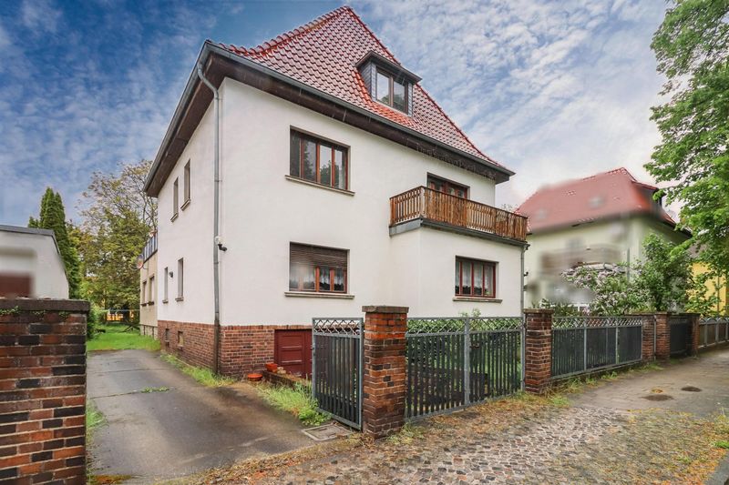 Charmante Villa mit großem Garten, Dachterrasse & Saunahaus – Wohnen mit Charakter in Calbe
